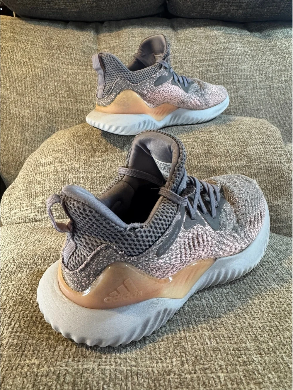 adidas Alphabounce Beyond Men’s Grey/Real Magenta/Clear Orange HWA1Y3001 Size 7
